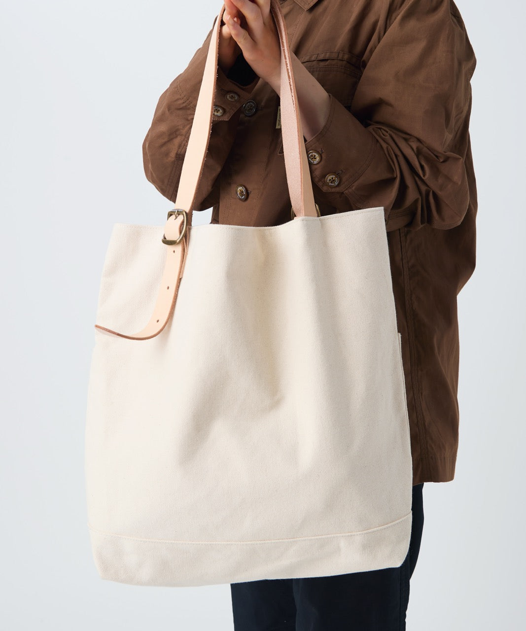 Snow Peak Field Middle Handbag