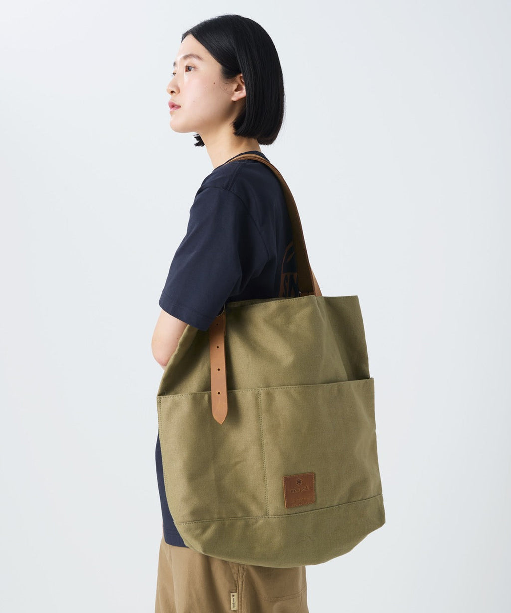 Snow Peak Field Middle Handbag