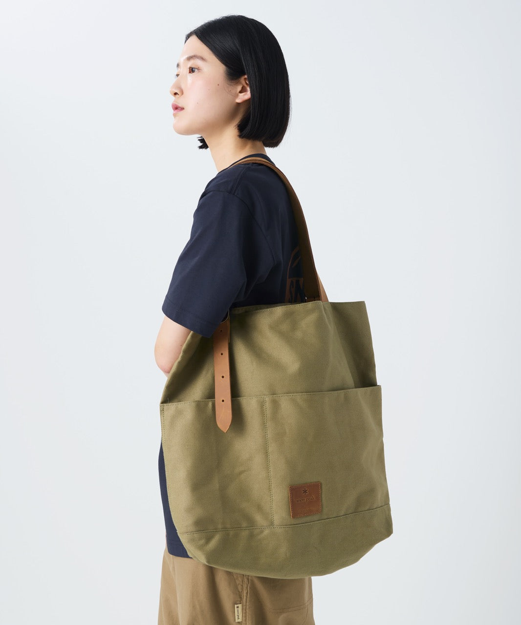 Snow Peak Field Middle Handbag