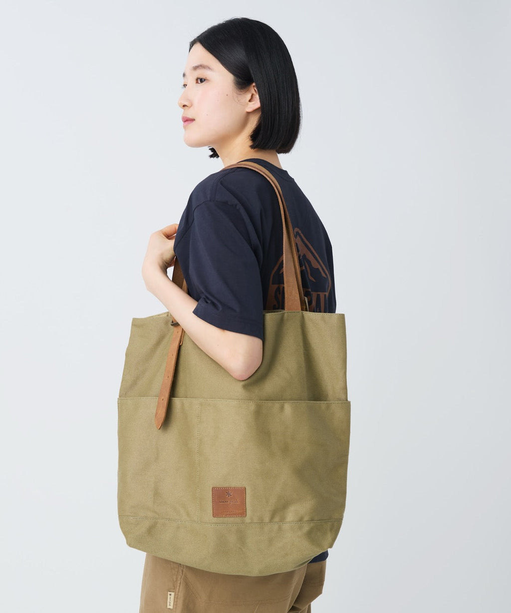 Snow Peak Field Middle Handbag