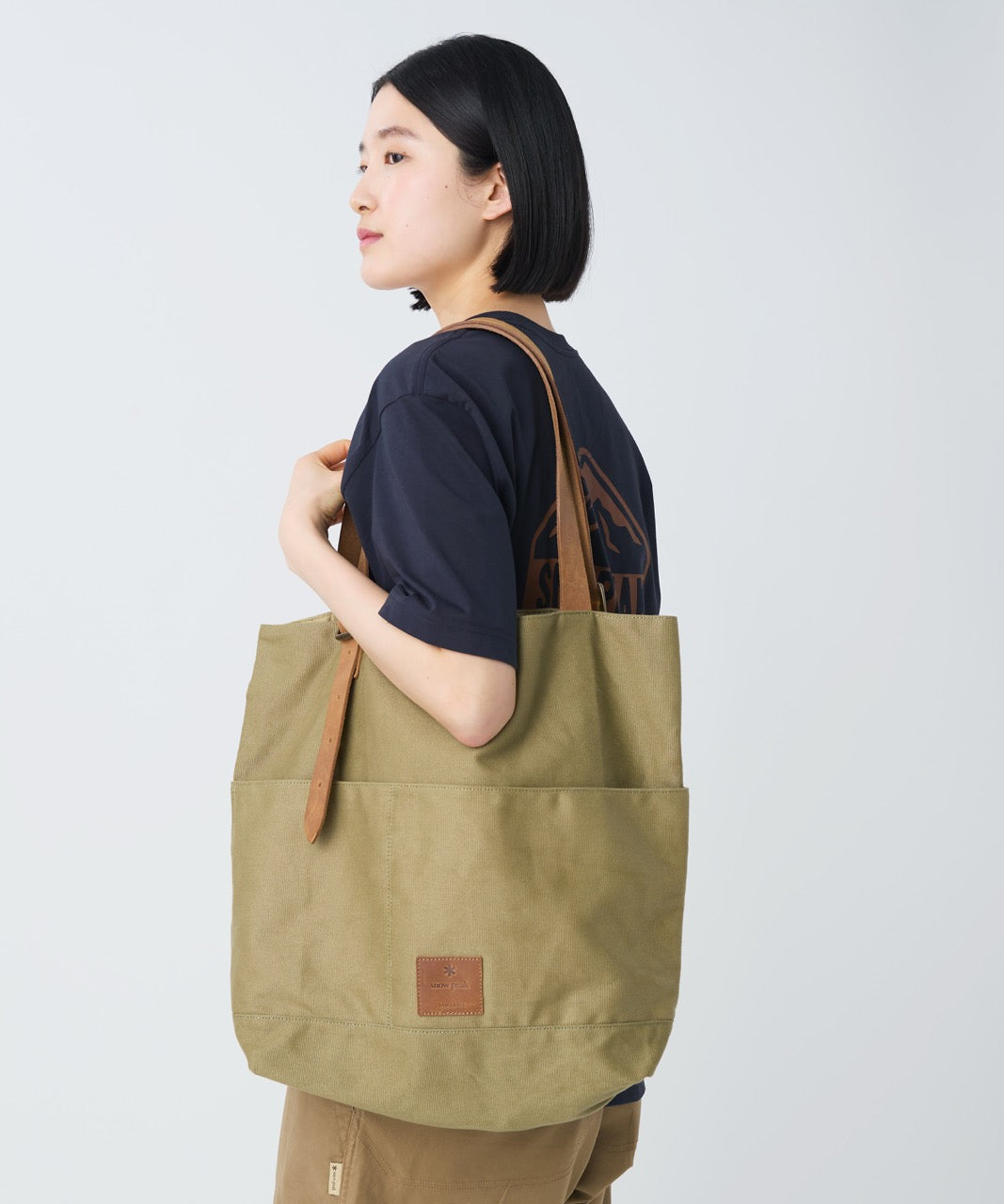 Snow Peak Field Middle Handbag