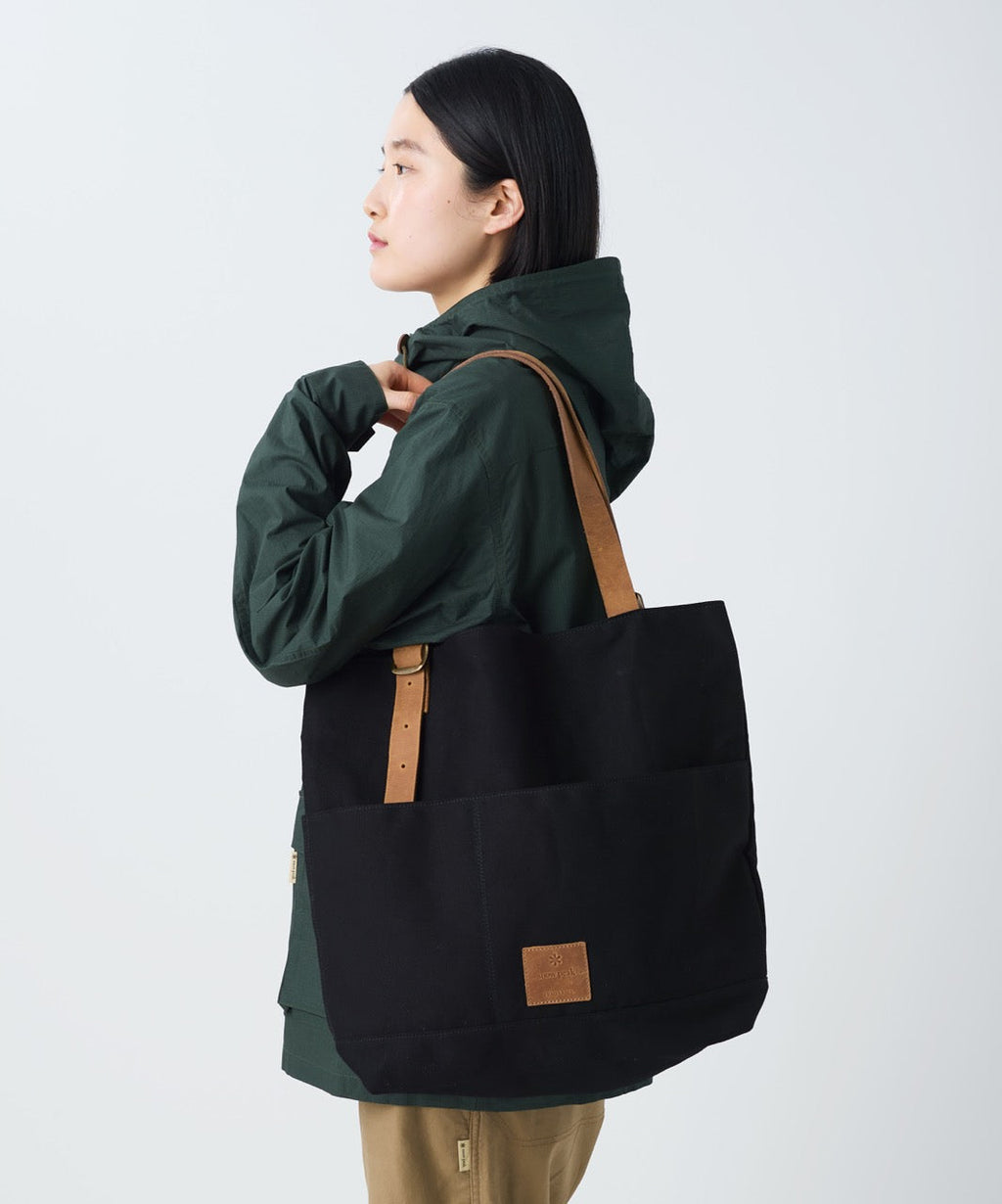 Snow Peak Field Middle Handbag