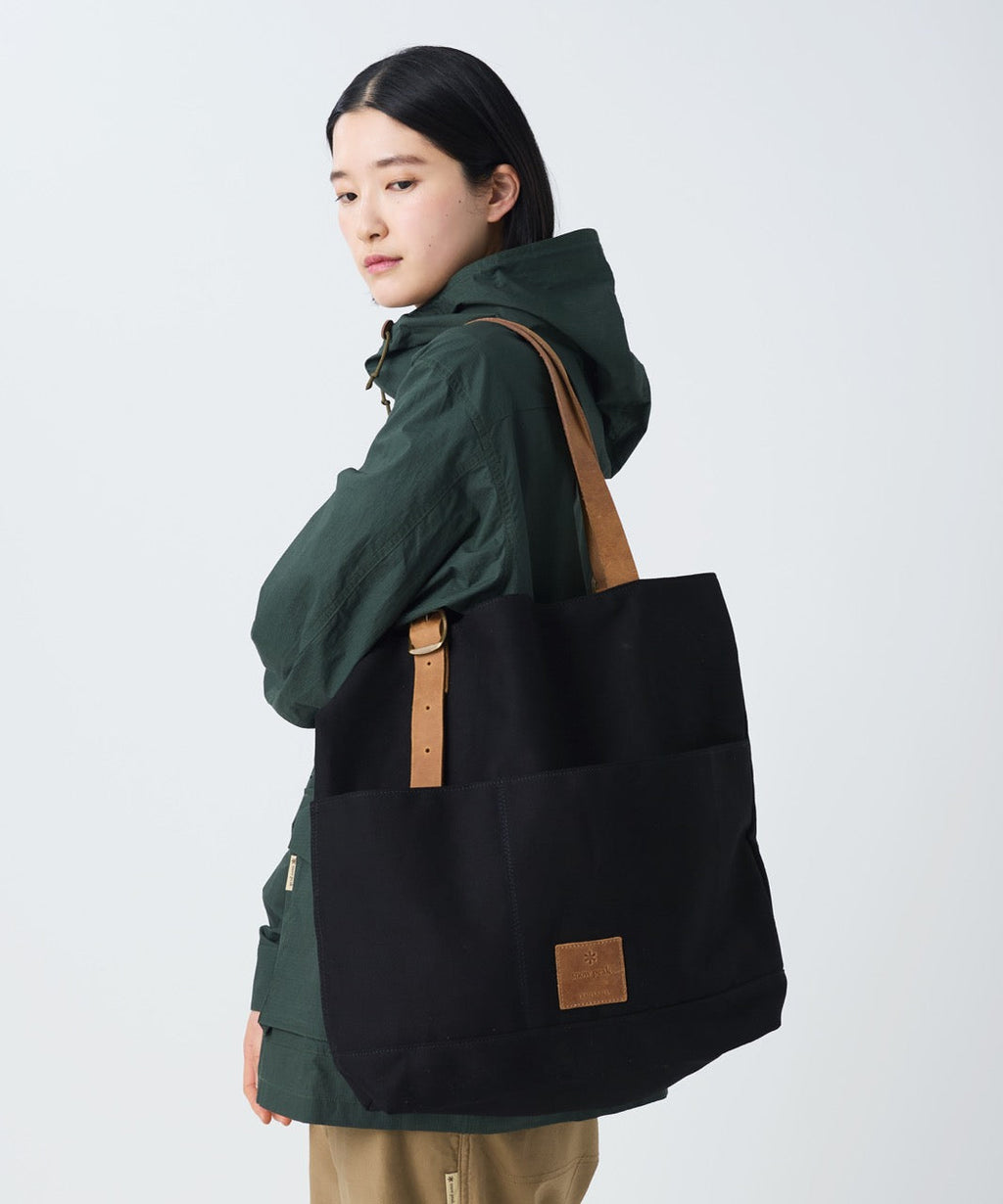 Snow Peak Field Middle Handbag