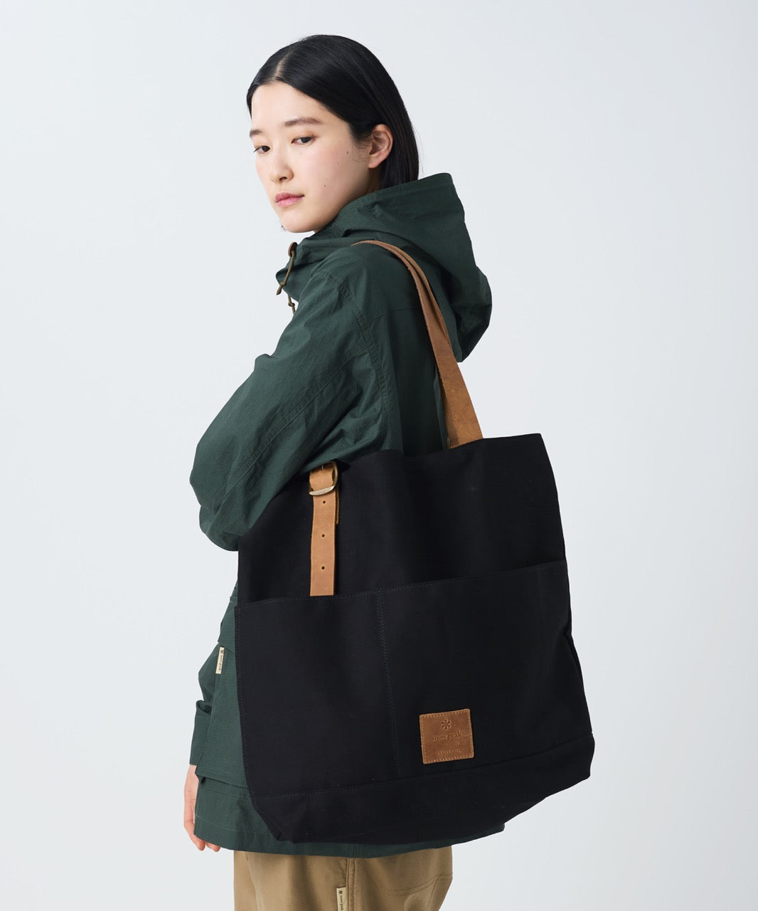 Snow Peak Field Middle Handbag